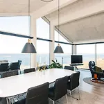 Nyaraló 5 Star In Løgstrup